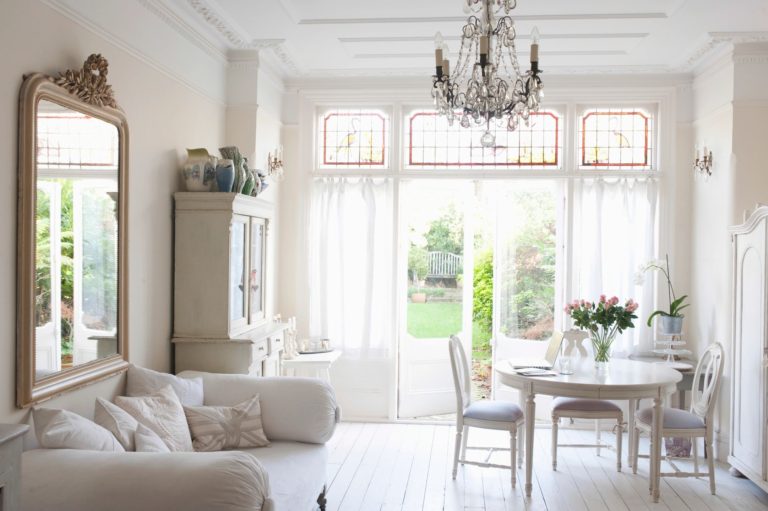 Buyer Classic White Indoor Living Room
